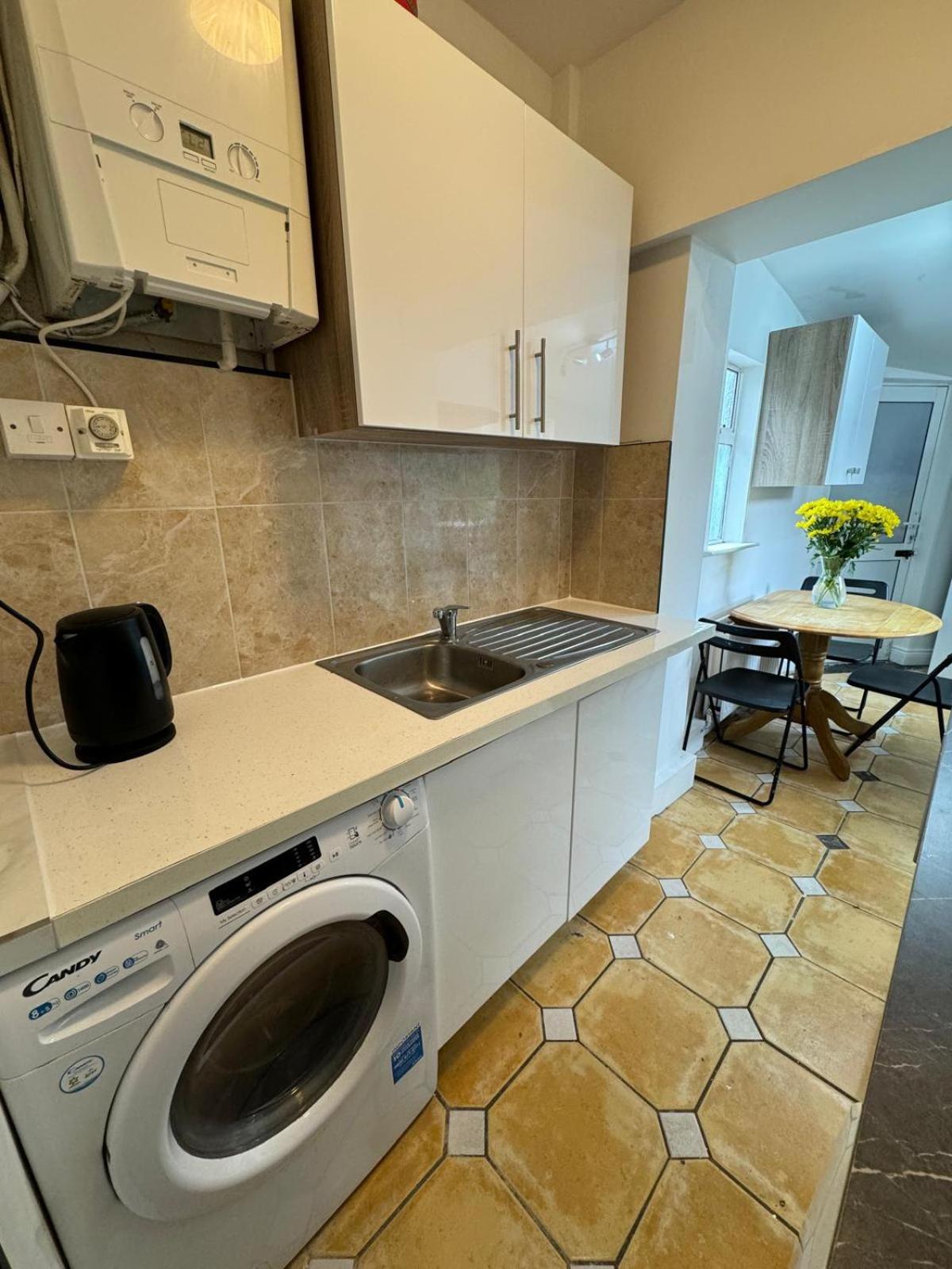 Nice Triple Room At 2 Iveragh Rd-7 都柏林 外观 照片